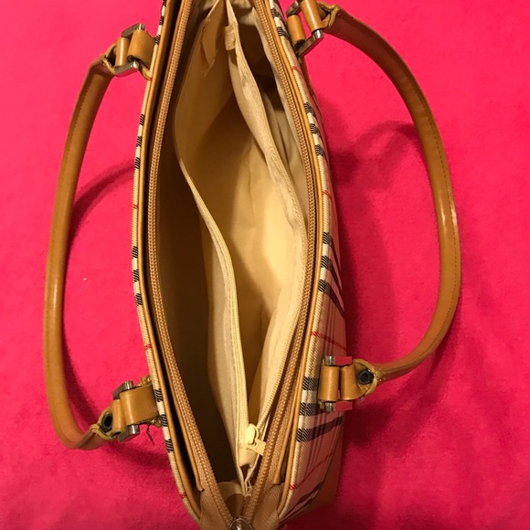 Burberry - Picture 3 of 8